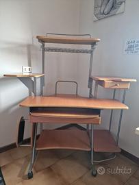 Tavolo per Computer da lavoro.