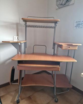 Tavolo per Computer da lavoro.
