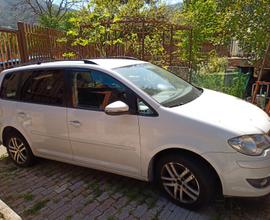 VOLKSWAGEN Touran - 2009