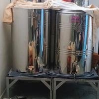  contenitori per olio con rubinetto 