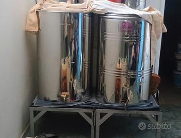  contenitori per olio con rubinetto 