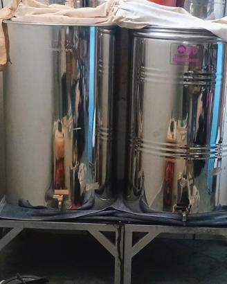  contenitori per olio con rubinetto 
