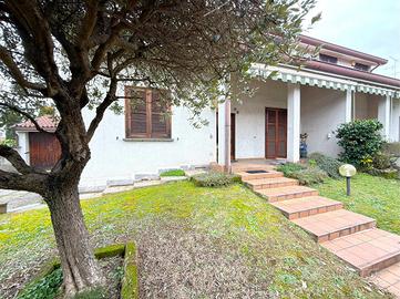 VILLA A SCHIERA D'ANGOLO A SANTO STEFANO TICINO