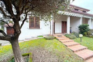 VILLA A SCHIERA D'ANGOLO A SANTO STEFANO TICINO