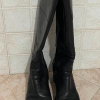 Stivali Vibram in pelle con cerniera N. 38