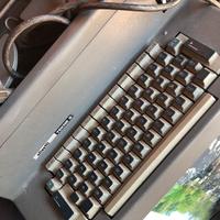 Macchina scrivere olivetti Tekne 3