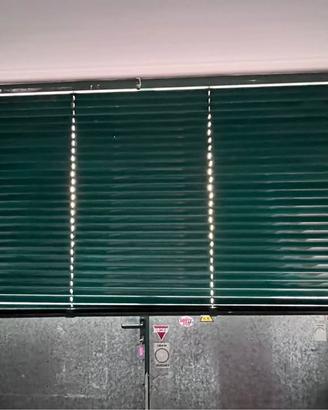 Tenda veneziana a lamelle orizzontali