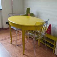 Tavolo ovalino verde acido allungabile