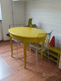 Tavolo ovalino verde acido allungabile