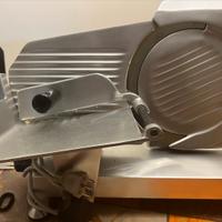 Affettatrice con lama 220 appena revisionata