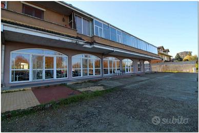Immobile di 460 m² con 4 locali a Vercelli