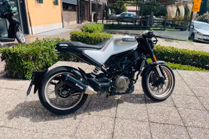 HUSQVARNA Svartpilen 401 TUTTO INCLUSO ANCHE PAS
