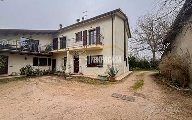 Porzione di casa indipendente con ampio giardino e
