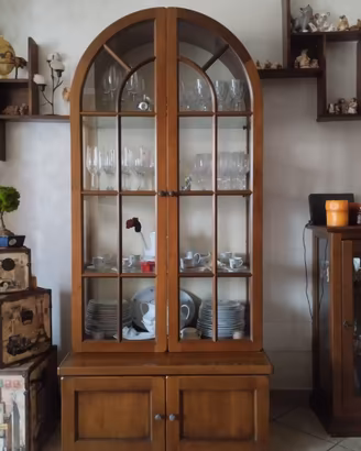 Vetrina Cristalliera ad Arco in Legno Con mobile