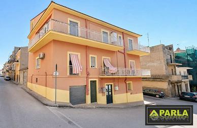 Casa indipendente di 350 m² con più di 5 locali e 