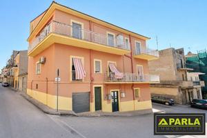 Casa indipendente di 350 m² con più di 5 locali e 