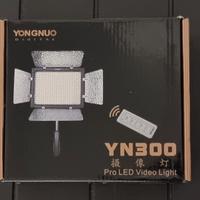 Faretto LED Yongnuo YN300 + Batteria e accessori 