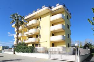 3 LOCALI A ALBA ADRIATICA