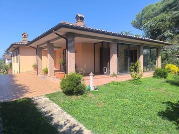 Villa di 245 m² con più di 5 locali e box auto dop