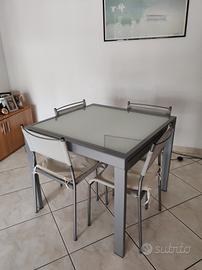 tavolo 4/8 persone + 4 sedie