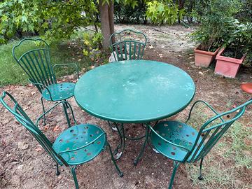 Tavolo e sedie da esterno in ferro
