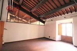 Immobile di 240 m² con 1 locale a Montevarchi