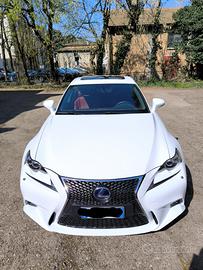 Lexus IS 300H F SPORT - 