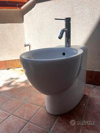 Bidet filo muro in ceramica bianca Dolomite