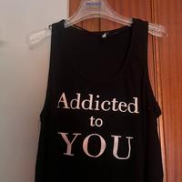 Canotta nera con scritta bianca