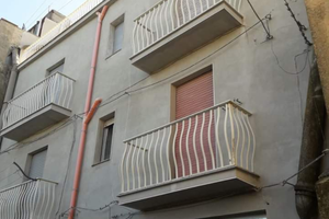 Casa a Caltagirone, zona Sant'Agostino di 230 mq