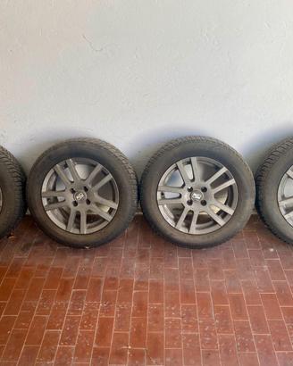 Cerchi in lega + pneumatici Pirelli 185/65 r15