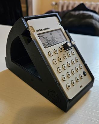 PO-32 Tonic con custodia e stand