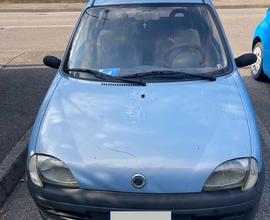 Fiat 600 del 2003 con autoradio