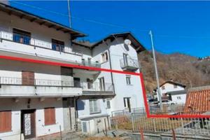 Casa ristrutturata con giardino