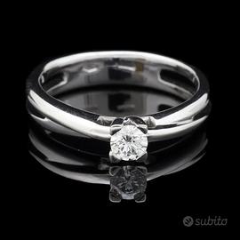 RE CARLO SOLITARIO ORO BIANCO 18KT BRILLANTE 0.20