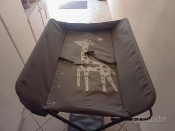 Fasciatoio pieghevole portatile per neonati.
