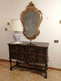 Cassettone con intarsi in radica