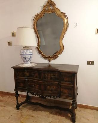 Cassettone con intarsi in radica
