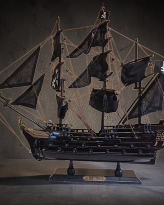 Black Pearl Perla Nera modello  58 cm in legno 