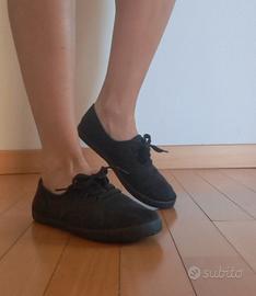 Scarpe di stoffa con lacci