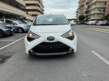 Toyota Aygo Connect 1.0 VVT-i 72 CV 5 porte x-play