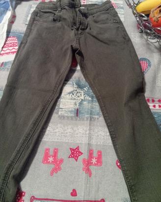  pantaloni bimbo 4-5anni usati solo una volta