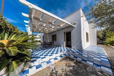 Villetta con giardino vicino al mare