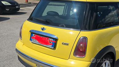 MINI COOPER ONE gialla