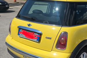 MINI COOPER ONE gialla