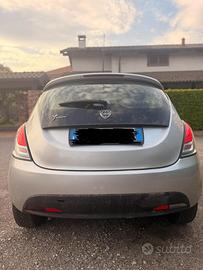 Lancia ypsilon 2014