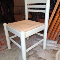 Sedie in legno bianche