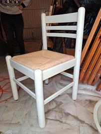 Sedie in legno bianche