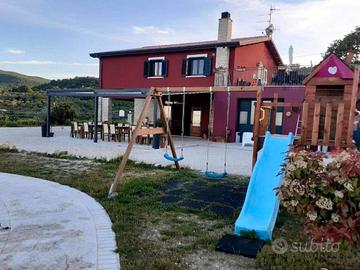 Casa in collina con piscina - posizione panoramica