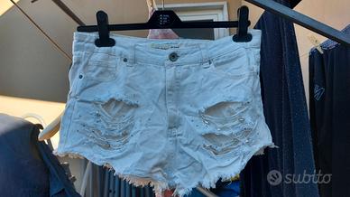 Pantaloncino corto con perline e diamantini